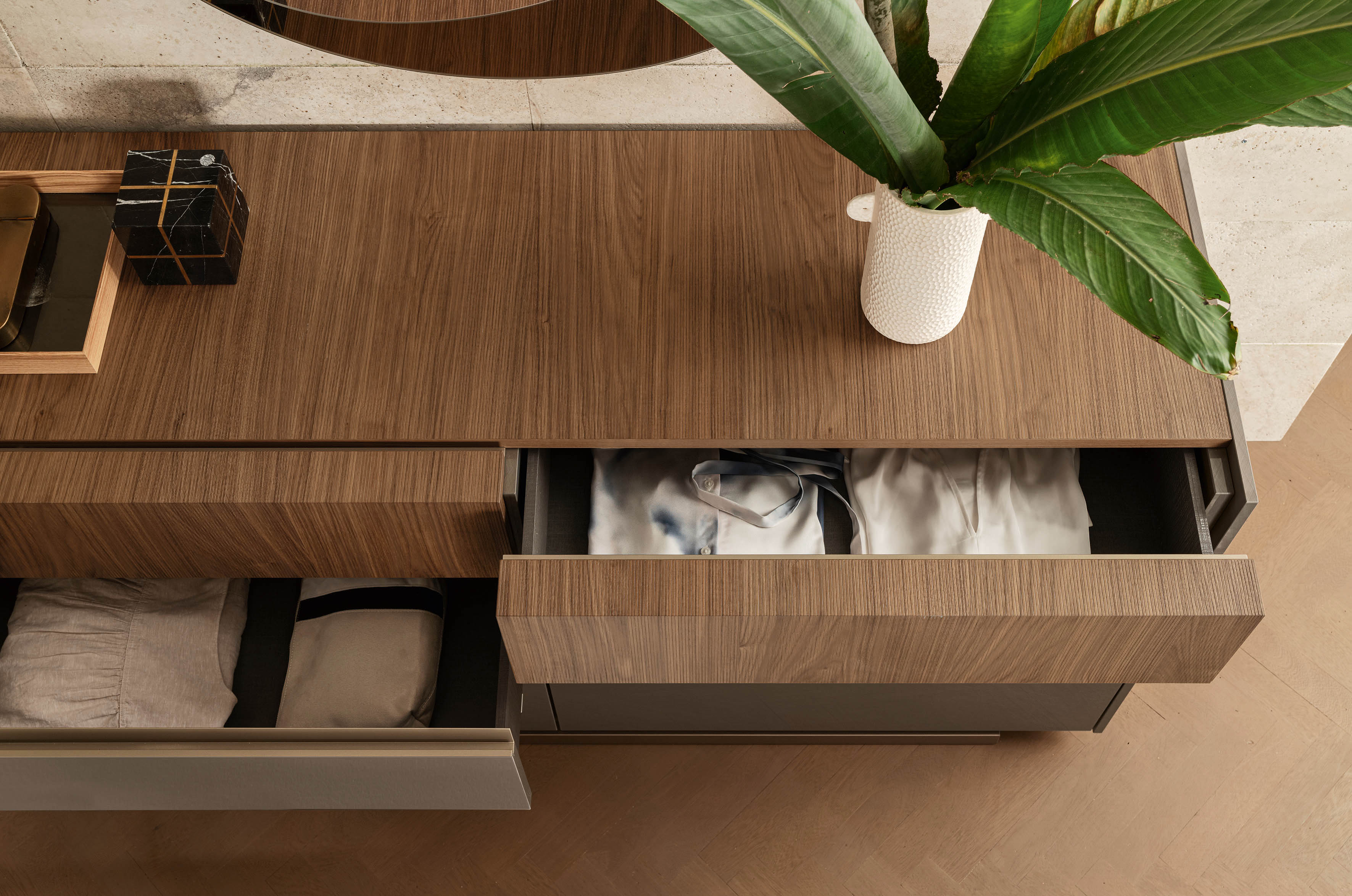 مرتبة ومرآة لكورسو كومو - Alf Italia