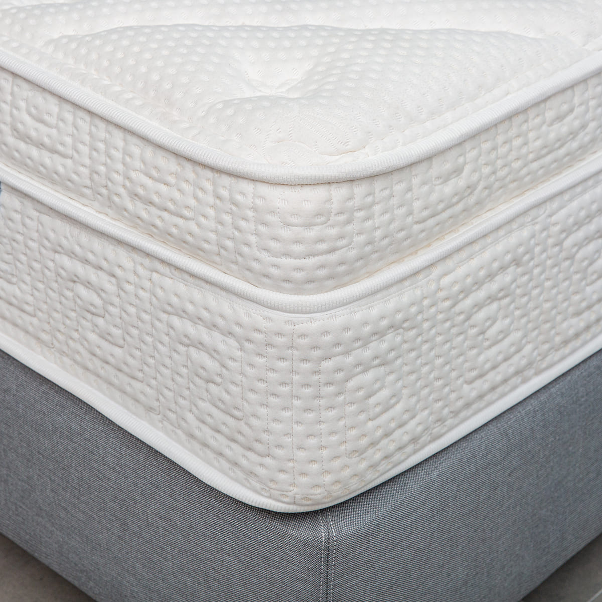 Buckingham divan set