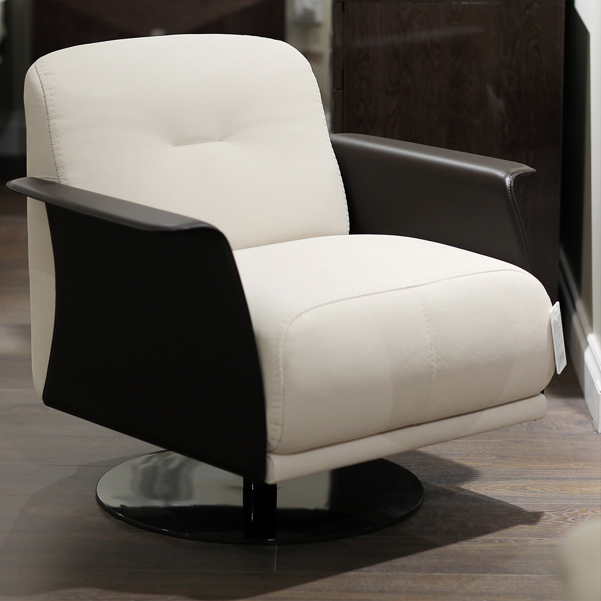 Contrast swivel chair Nicoletti